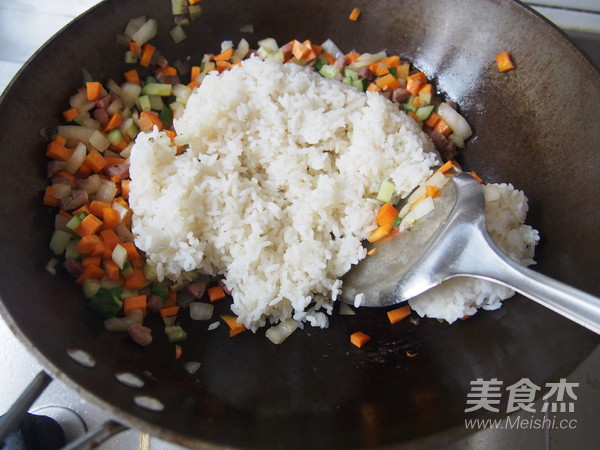 罗勒肠牛肉炒饭