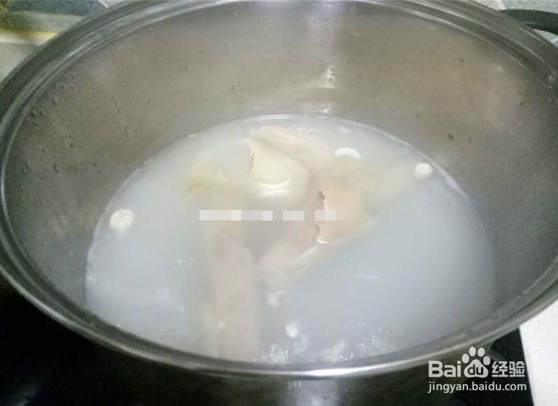 胡萝卜烧肉皮的做法