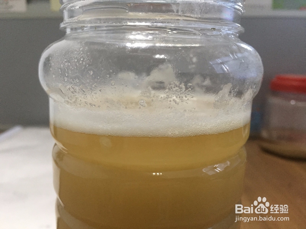 蜂蜜表面有一层白色泡沫且有酸味是什么情况