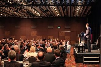 跟人交往时怎样克服脸红？