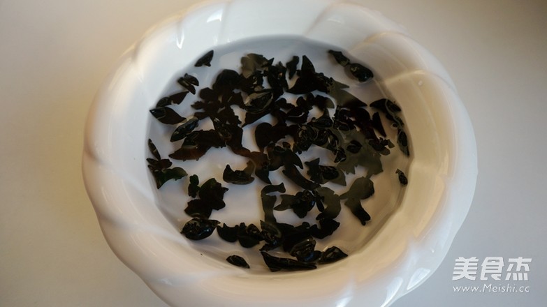 凉拌秋耳的做法