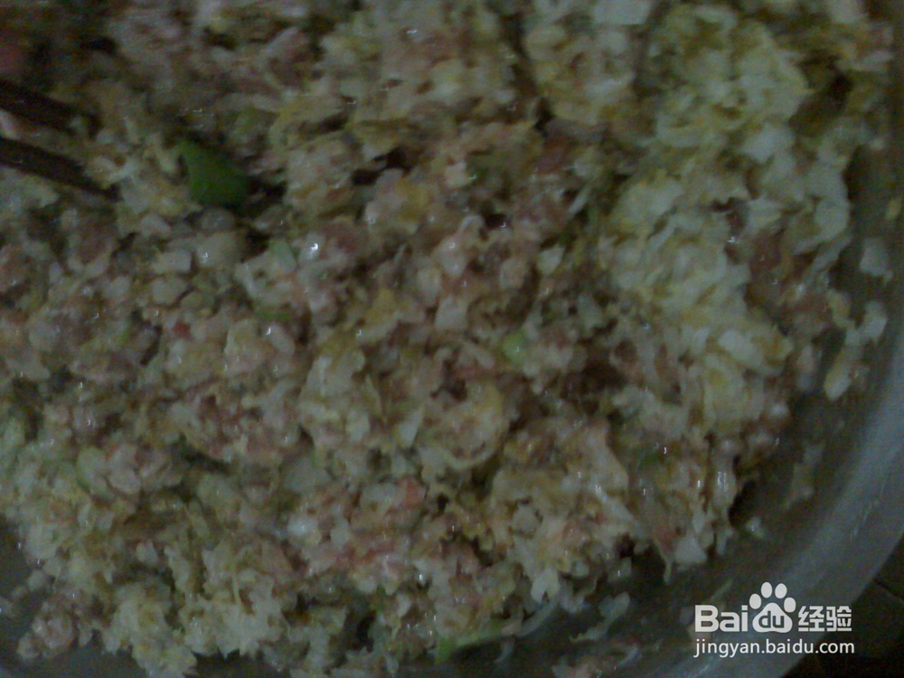 怎样包年三十猪肉酸菜馅饺子--包饺子