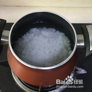 健康养生佳品海参芹菜大米粥的做法