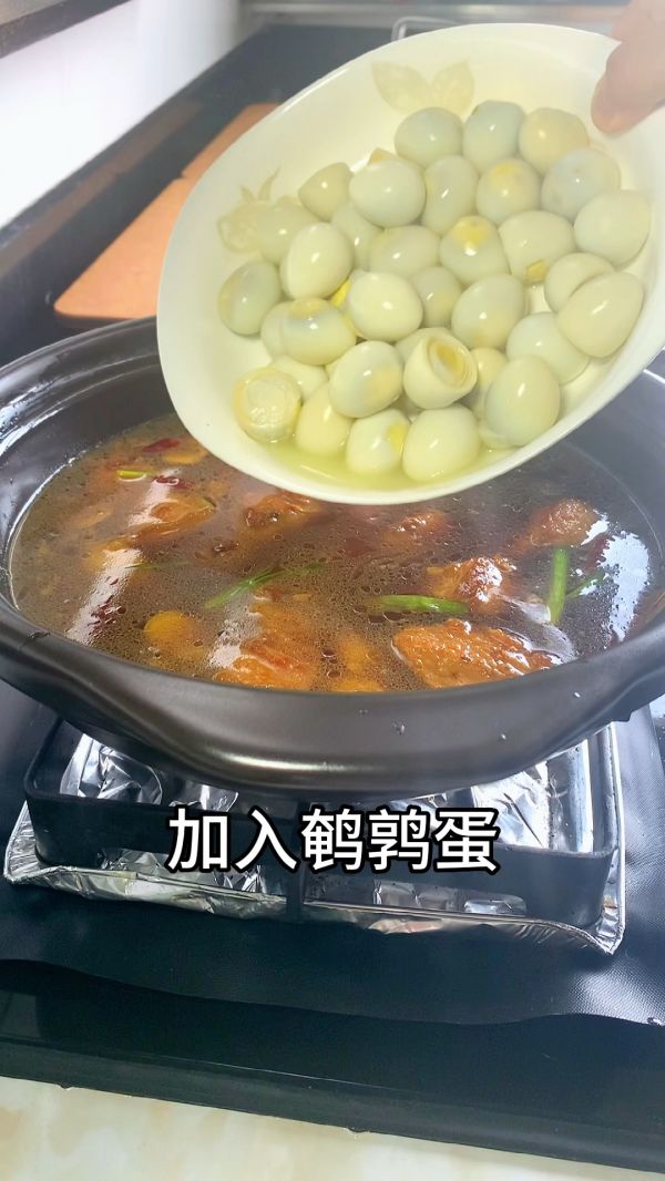 红烧肉炖鹌鹑蛋