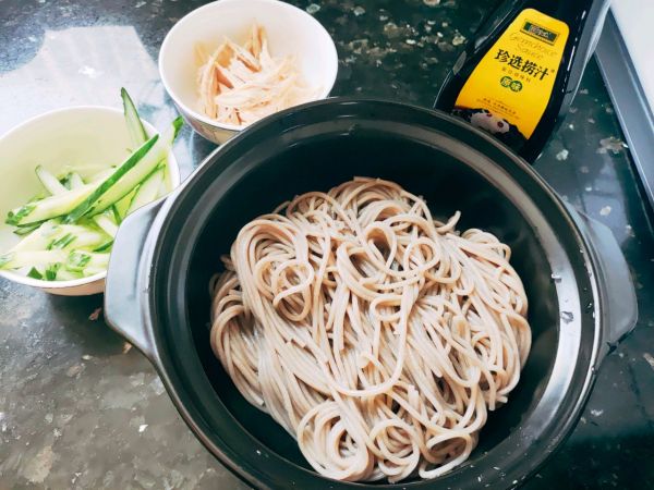 捞汁减脂荞麦面