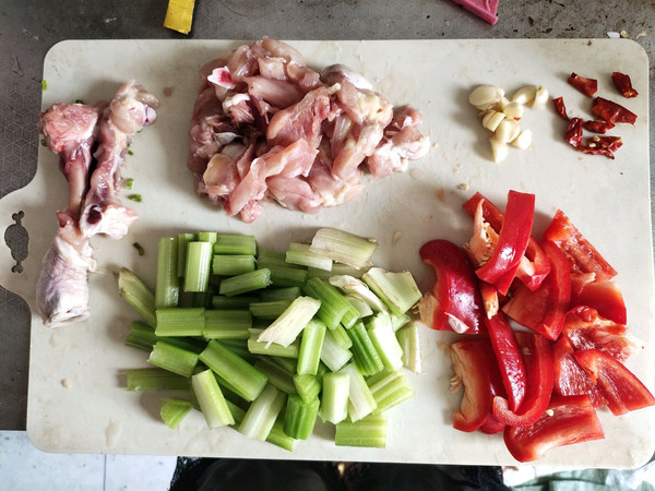 什锦鸡丁炒蘑菇