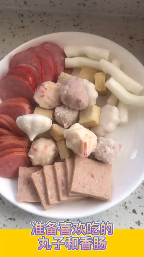 怎么做简单美味的部队火锅？