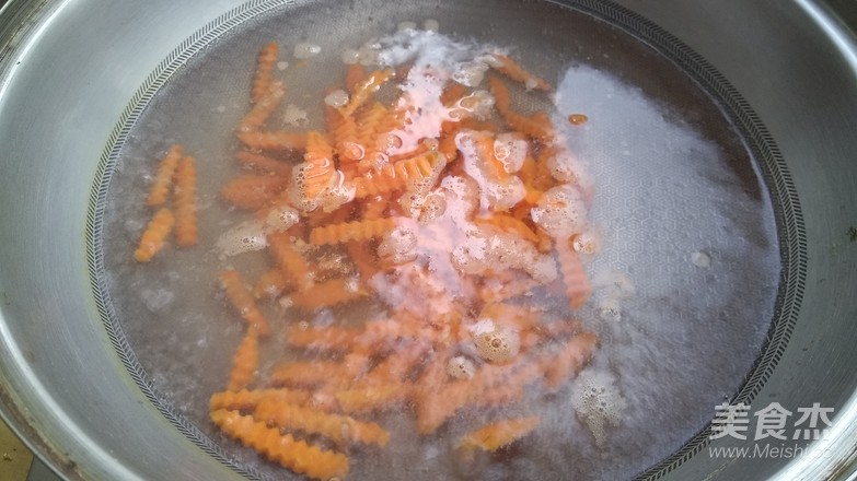 胡萝卜拌核桃