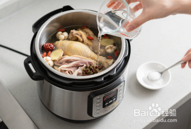 苦藠猪肚鸡汤如何制作？