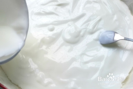 如何做出美味可口的烤酸奶?