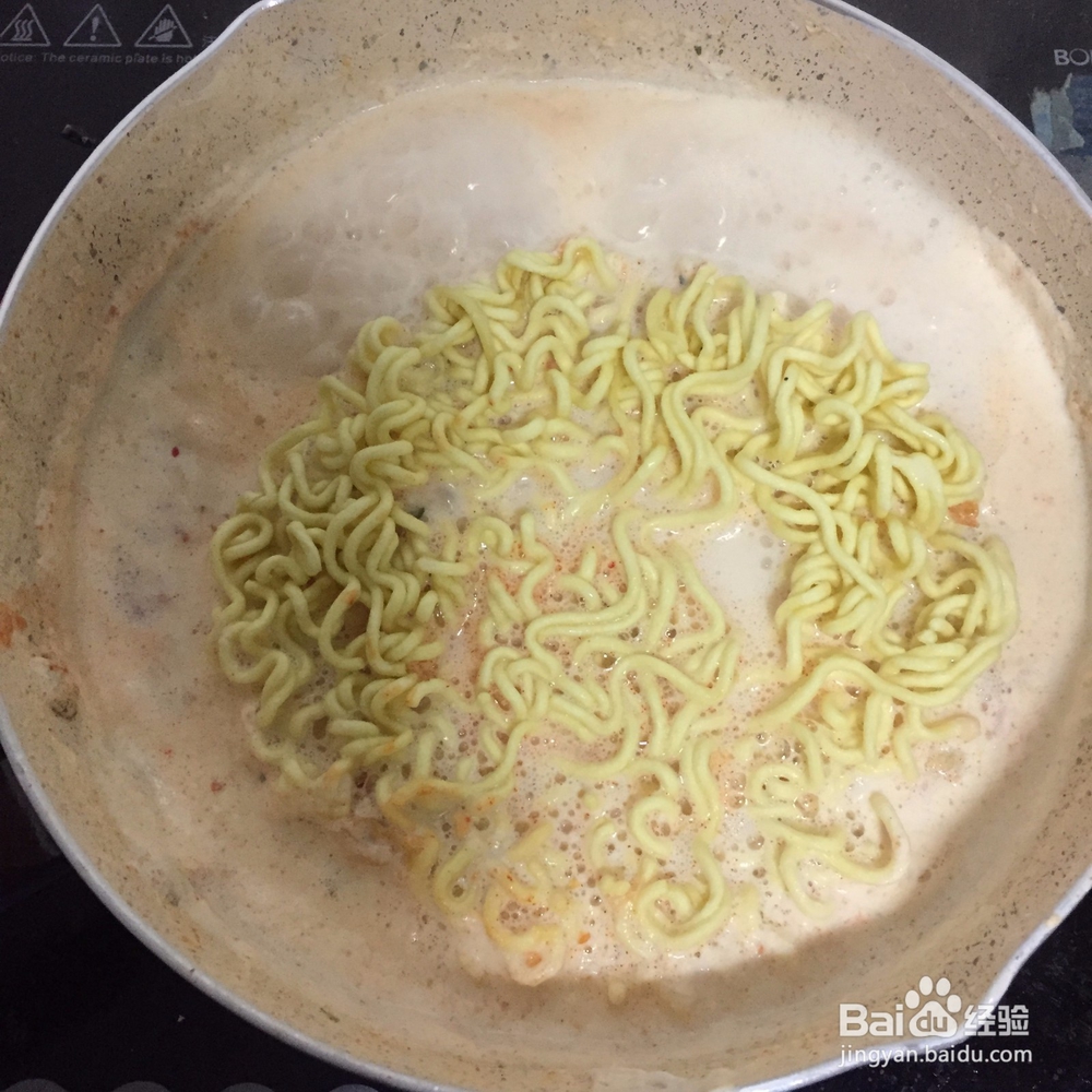 韩式牛奶泡菜辛拉面的做法