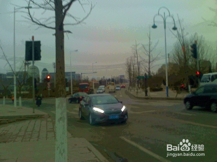 行驶的车辆怎样在通道中安全行驶