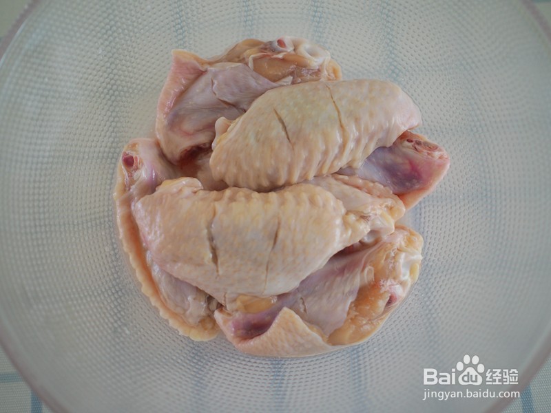 如何做出三汁焖鸡翅？