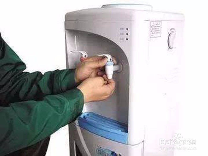 饮水机出水口水流小怎么办