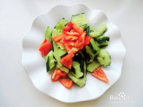 如何做美味的皮蛋拌黄瓜