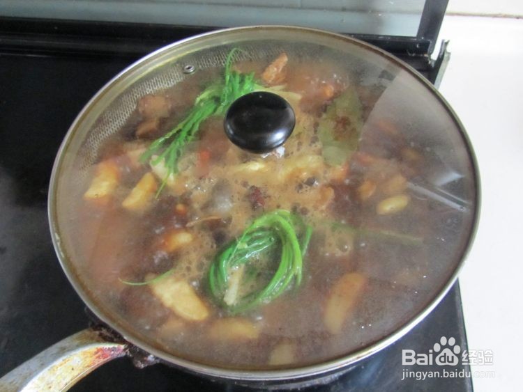 菱角烧肉的做法