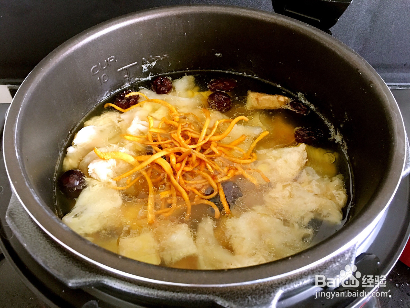 猴头菇玉米鸭腿煲的做法