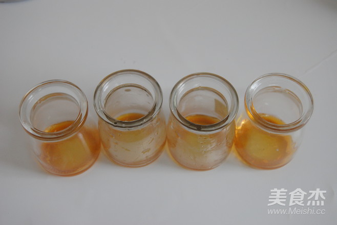 草莓加州葡萄干布丁