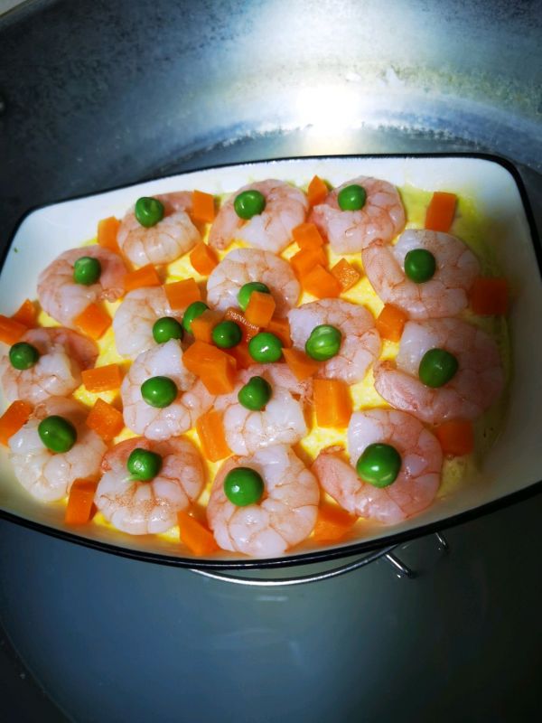 鲜蔬虾仁炖蛋。