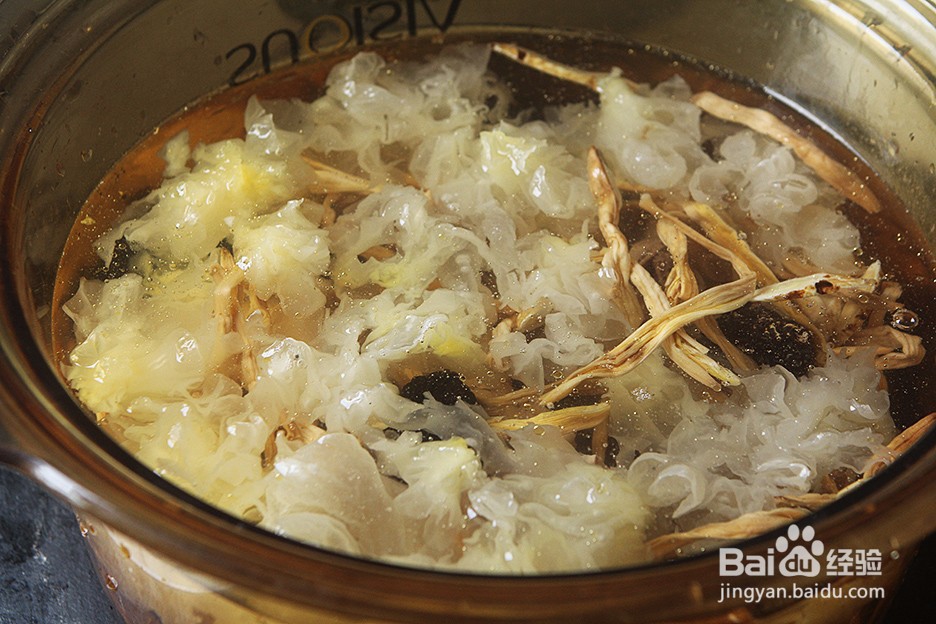 金针银耳黑枣煲鸡汤怎么做