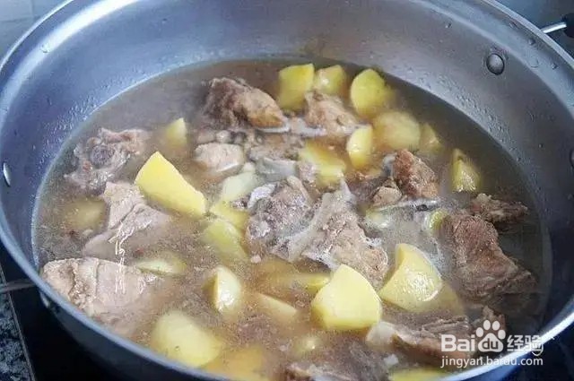 土豆炖大棒骨