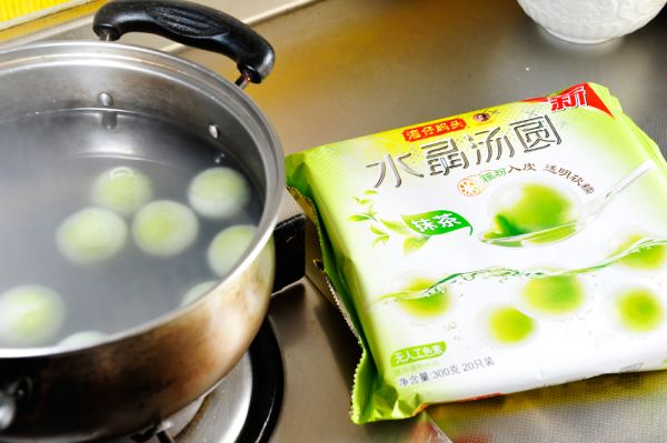 桃胶雪莲子抹茶汤圆