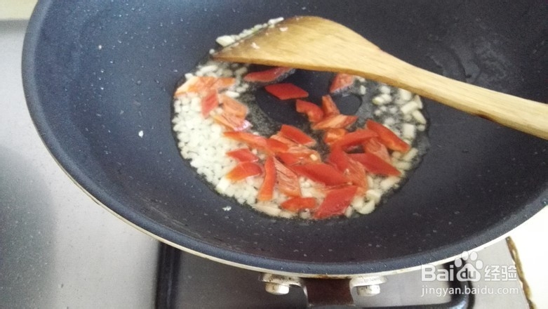 怎么做出美味爽口的肉丁小炒