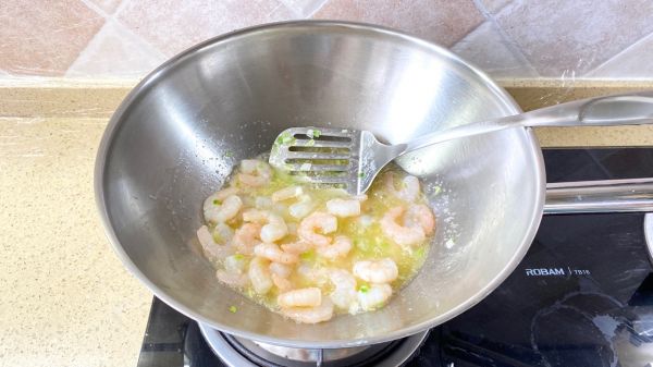 丝瓜炒鸡蛋虾仁