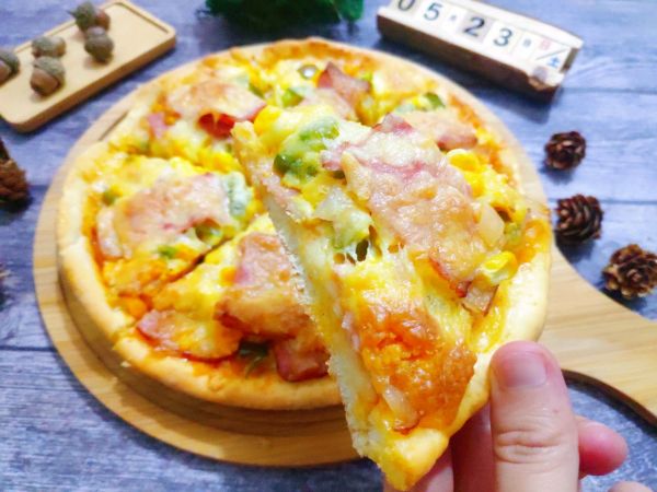 咸蛋黄培根披萨