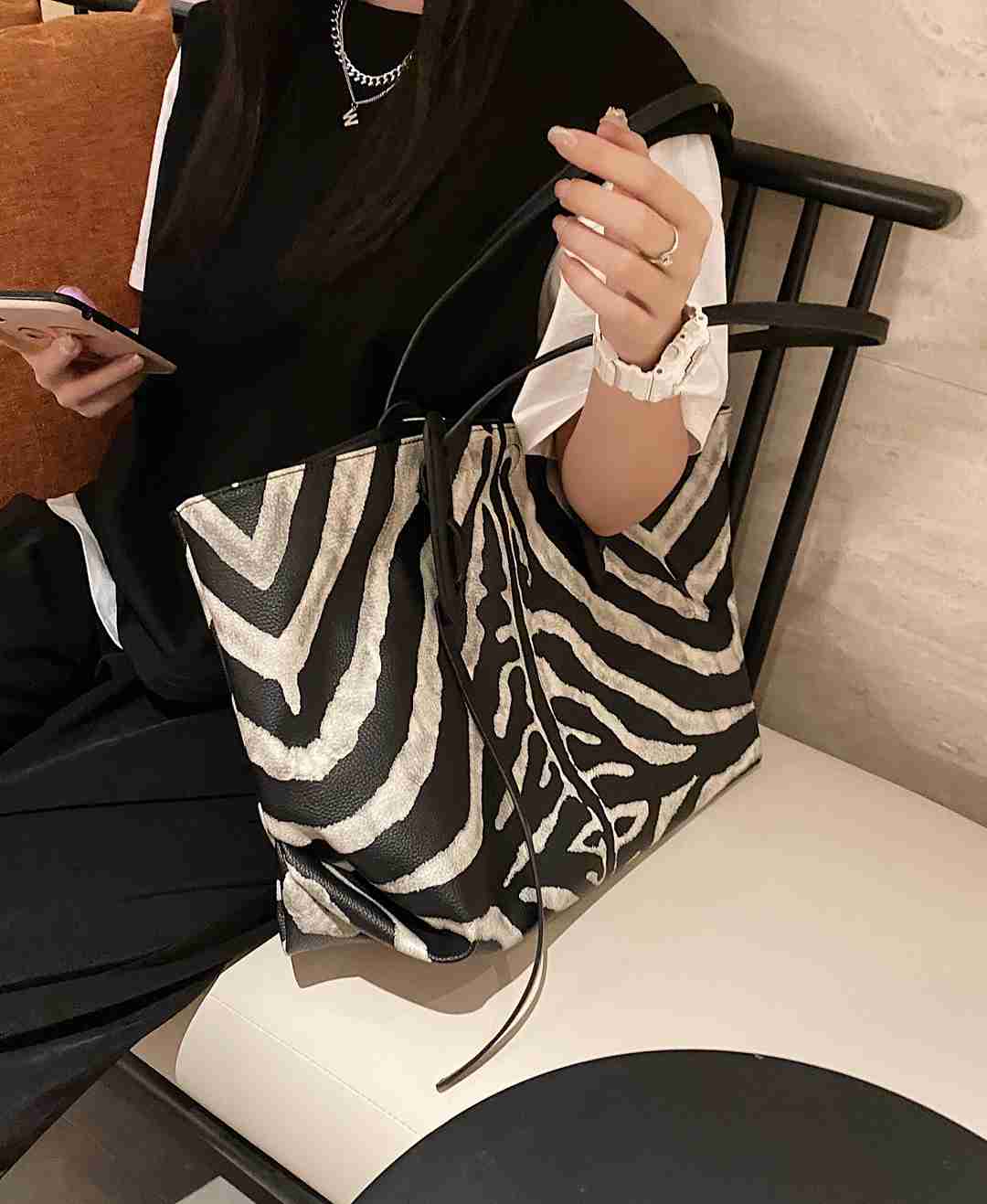 大容量通勤托特包，豹纹外表