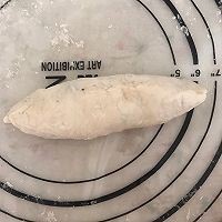 弥漫着香味的迷迭香布里面包