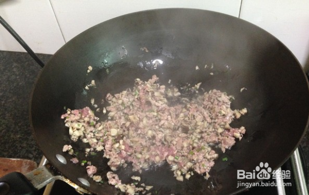 如何做出香菇肉末酱的步骤？