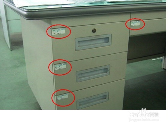 如何规范管理办公桌