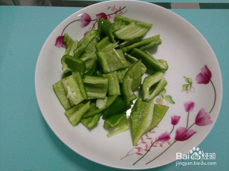 #美食# 家常青椒土豆片的简单做法