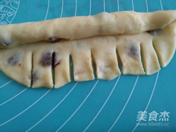 葡萄干花环面包