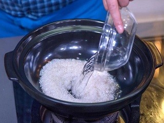 乌鱼子瑶柱腊味饭怎么做？