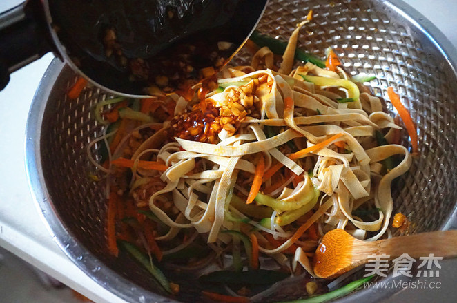 杂拌豆腐丝的做法