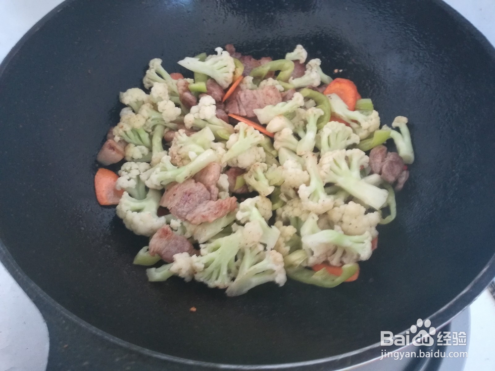 美味的五花肉炒菜花