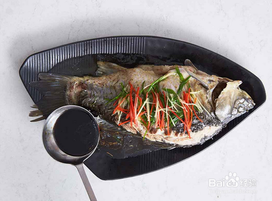 如何做一顿家人都爱吃的清蒸鲤鱼？