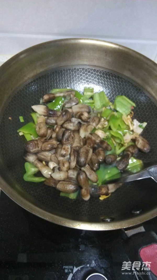 鸡腿菇炒尖椒