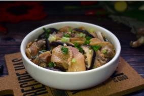 香菇炖鸡肉的家常做法