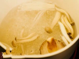 虾滑菌菇汤怎么做