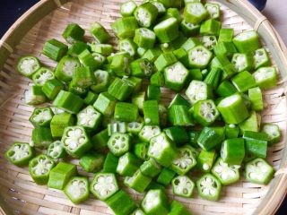 黄秋葵炒咸蛋黄