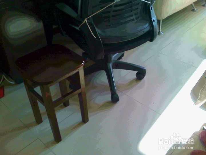 小学生为什么不能坐转椅写字