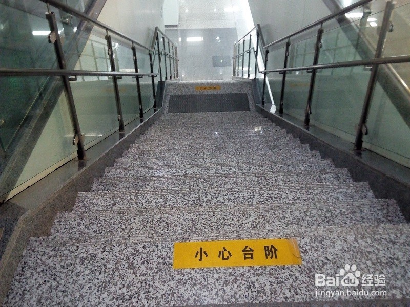 如何安全乘坐地铁