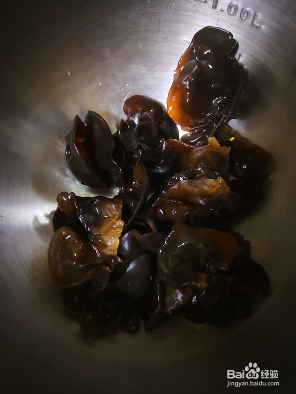 美味木耳炒蒜苗