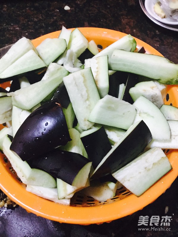 咸鱼焖茄子的做法