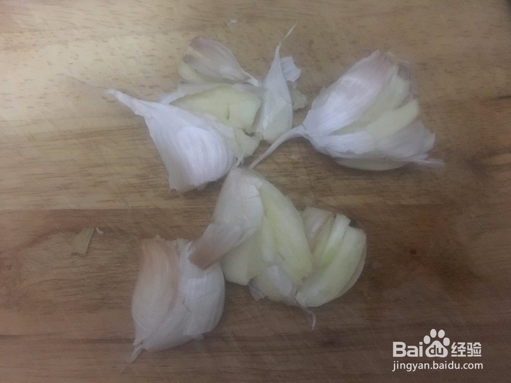 家中制作蒜泥生菜