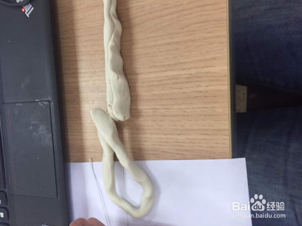 如何用橡皮泥捏手的模型