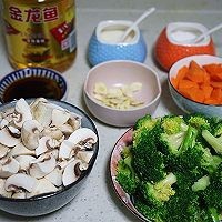 西兰花炒口蘑的做法